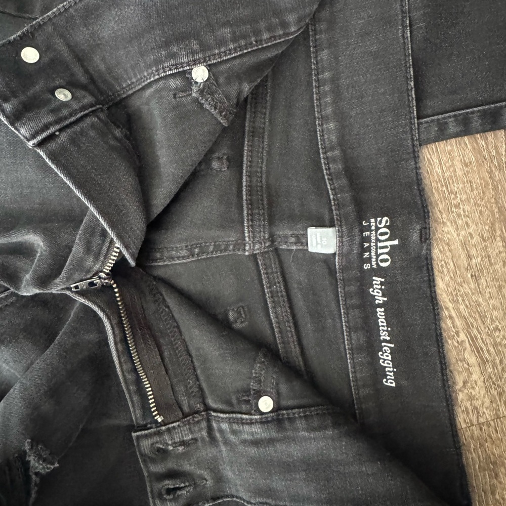 New York & Company Black High-Rise Distressed Straight Jeans - Picture 9 of 9